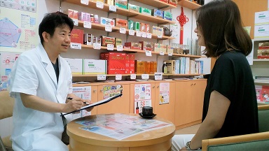 写真:明るい相談コーナーで漢方カウンセリングが受けられます